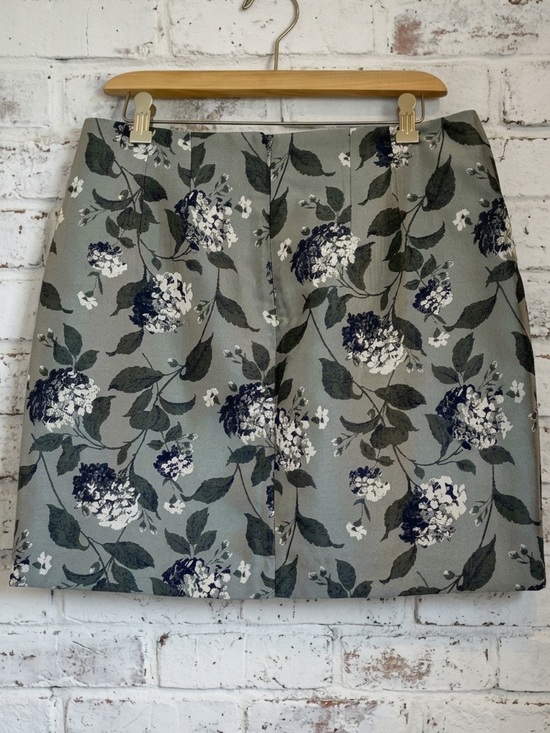 LOFT Dresses & Skirts - LOFT Floral Mini Skirt in Navy an White